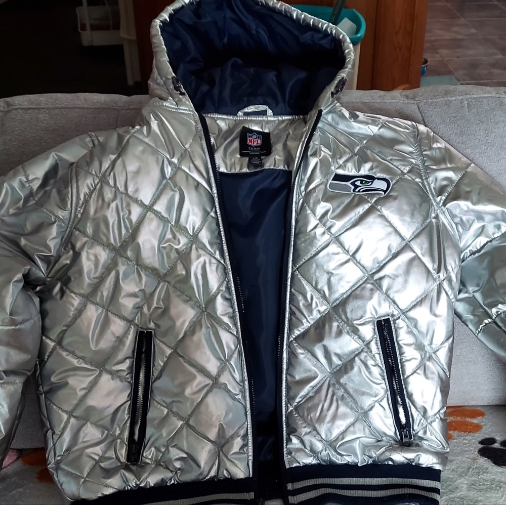 SEAHAWKS NFL women's small. Silver Quilted Puffer Jacket Size XL.